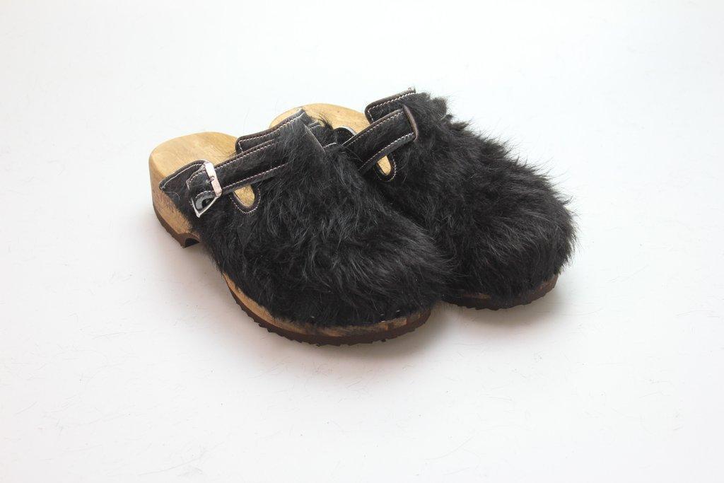 Clogs mit Absatz in Fell