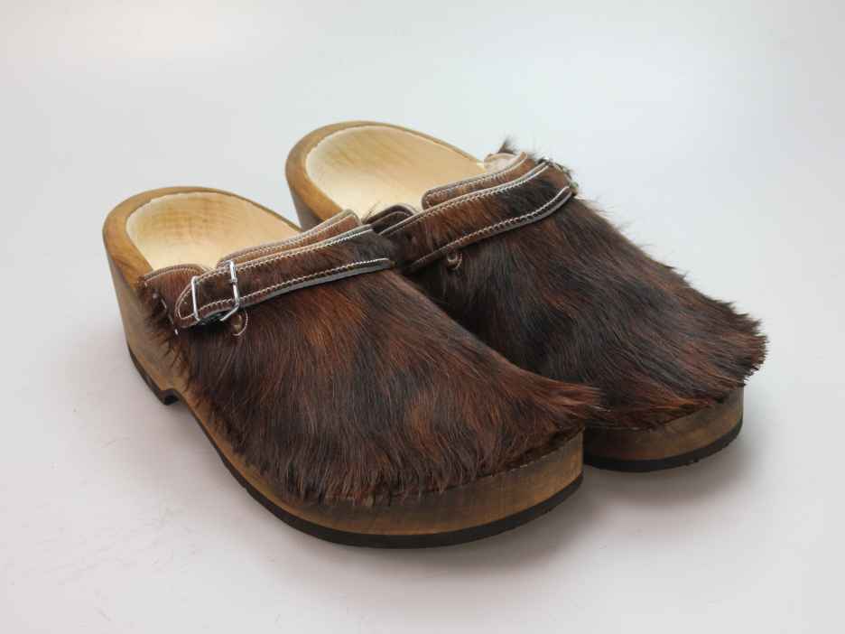 Holzschuh in Rindfell mit Lederfutter