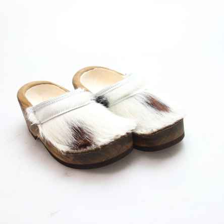 https://holzschuhe.at/en/shop/category/wooden-shoes-with-fur