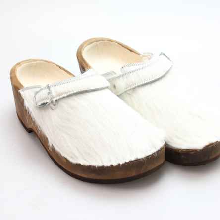 https://holzschuhe.at/en/shop/category/wooden-shoes-with-fur