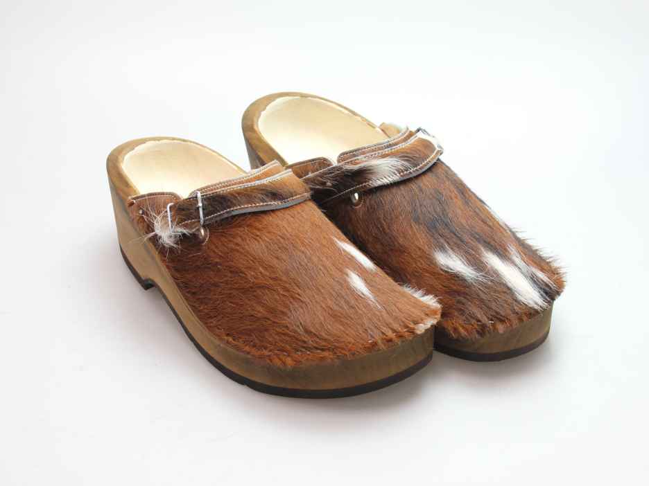 Holzschuh in Rindfell mit Lederfutter