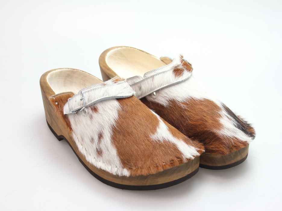 Holzschuh in Rindfell mit Lederfutter