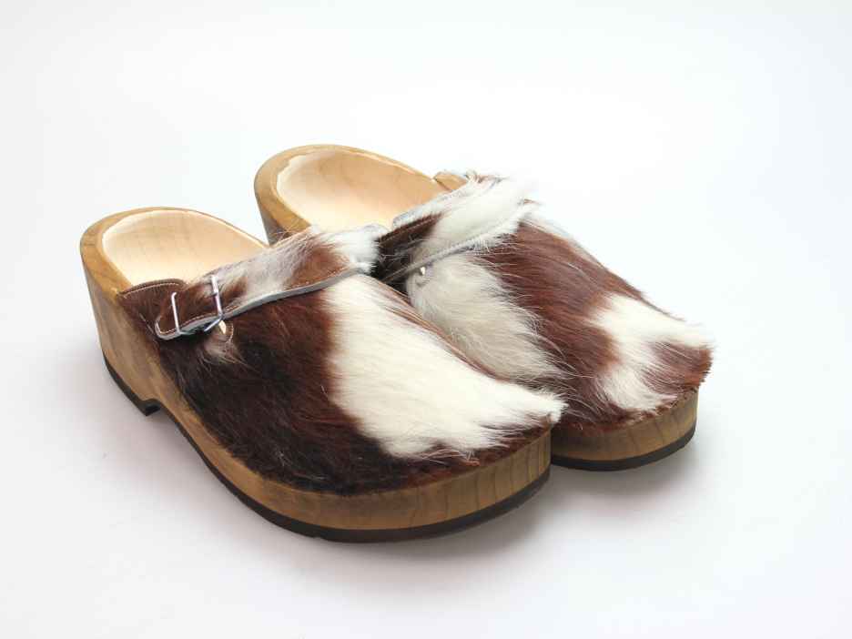 Holzschuh in Rindfell mit Lederfutter