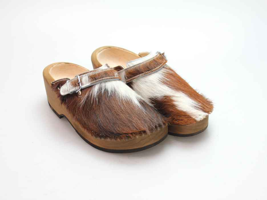 Holzschuh in Rindfell mit Lederfutter