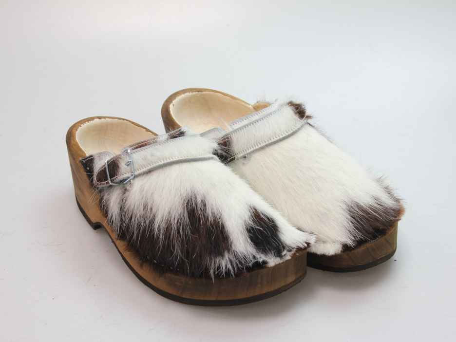 Holzschuh in Rindfell mit Lederfutter