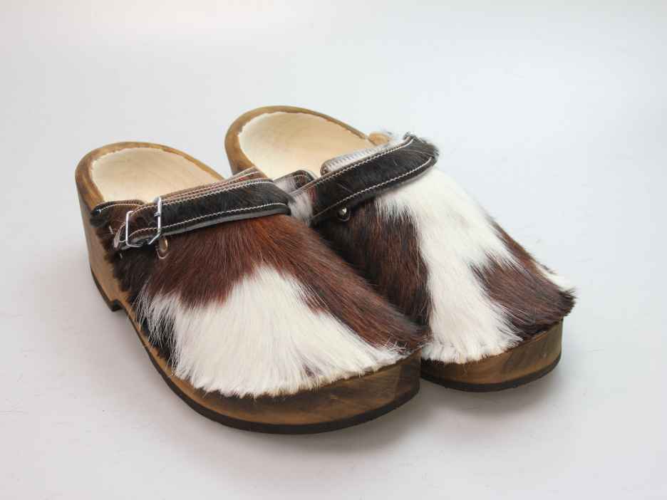 Holzschuh in Rindfell mit Lederfutter