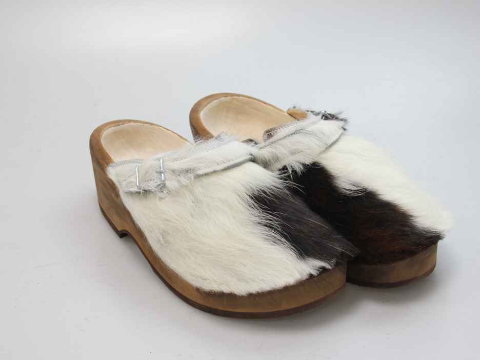 Holzschuh in Rindfell mit Lederfutter