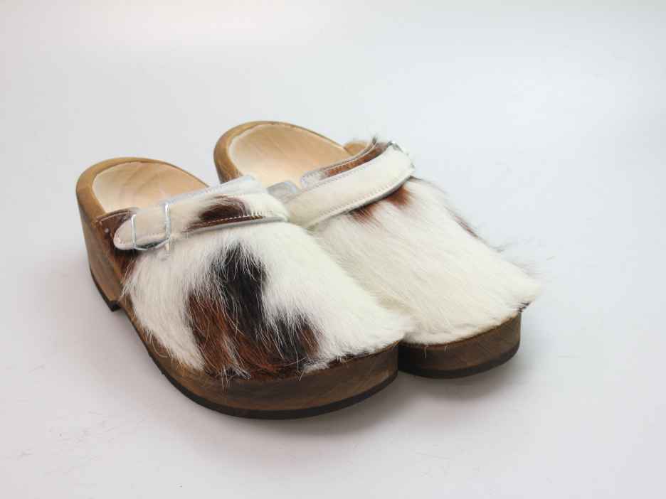 Holzschuh in Rindfell mit Lederfutter