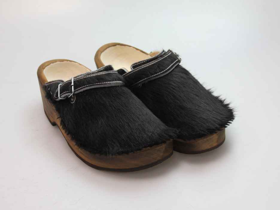 Holzschuh in Rindfell mit Lederfutter