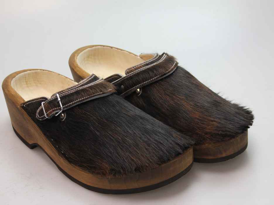 Holzschuh in Rindfell mit Lederfutter