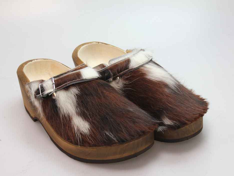 Holzschuh in Rindfell mit Lederfutter