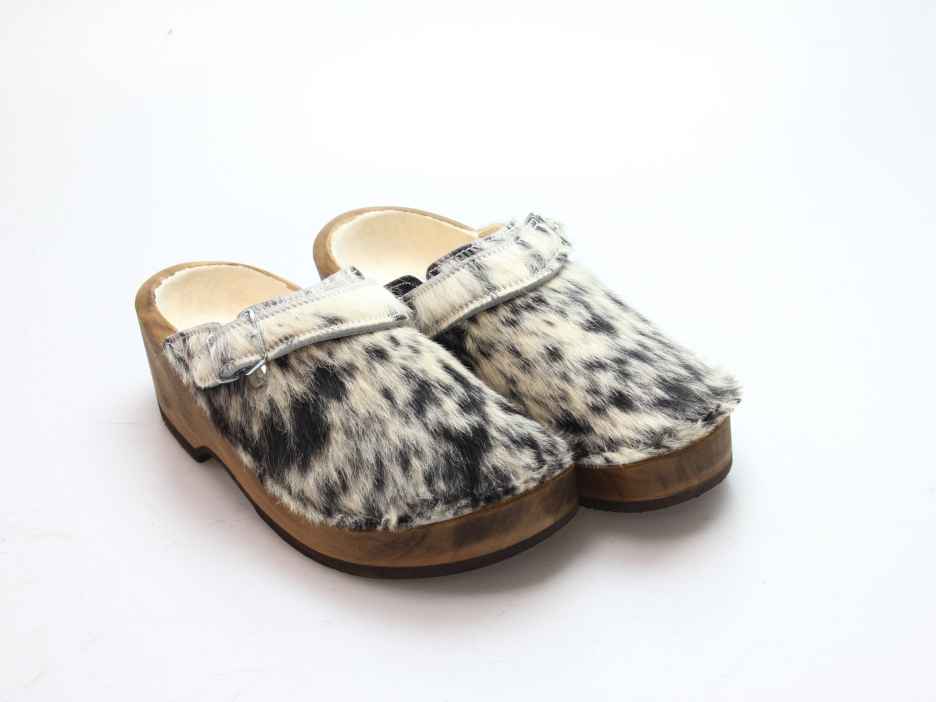 Holzschuh in Rindfell mit Lederfutter