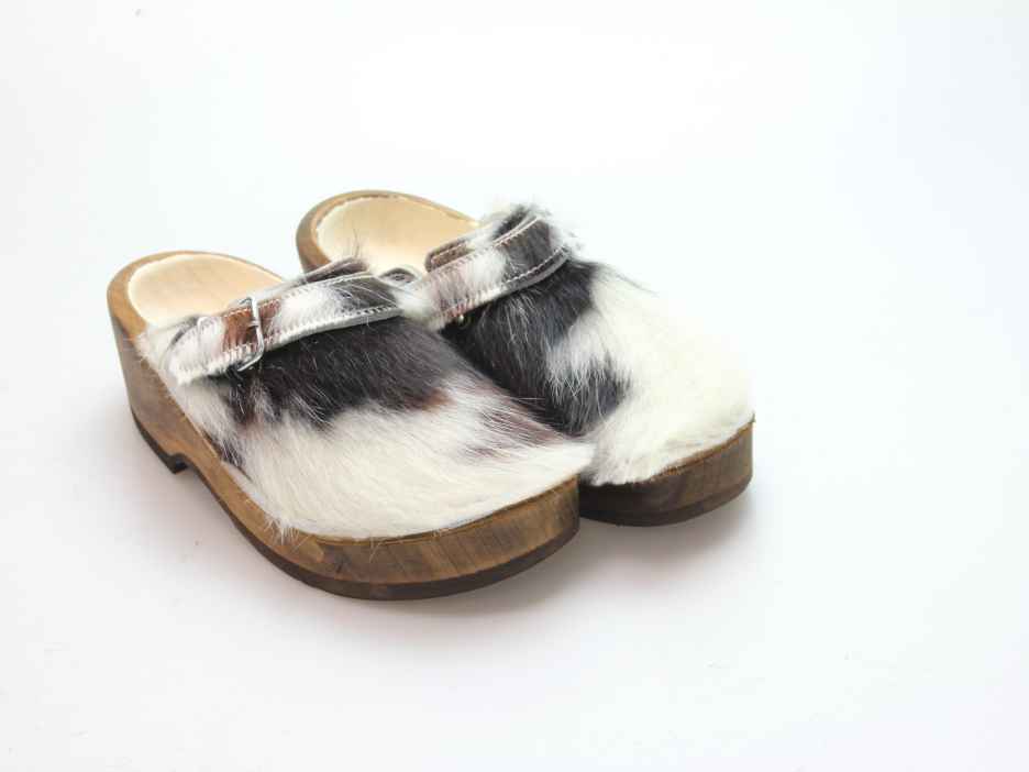 Holzschuh in Rindfell mit Lederfutter