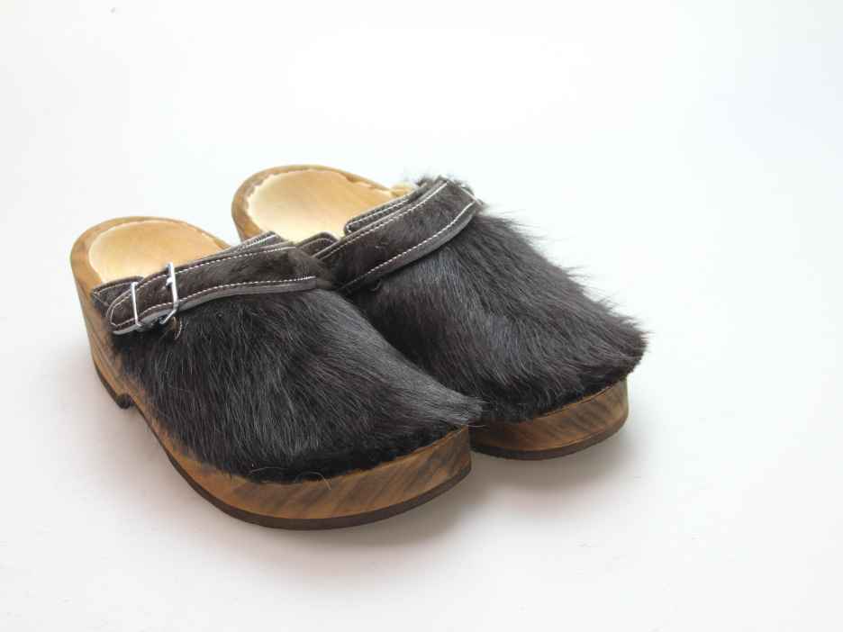 Holzschuh in Rindfell mit Lederfutter