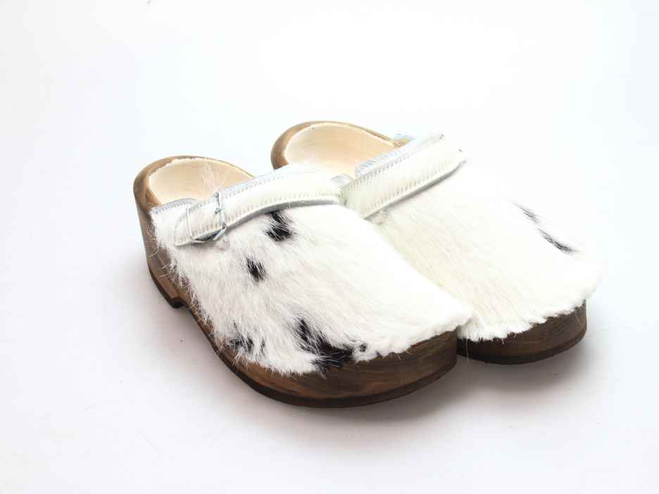 Holzschuh in Rindfell mit Lederfutter