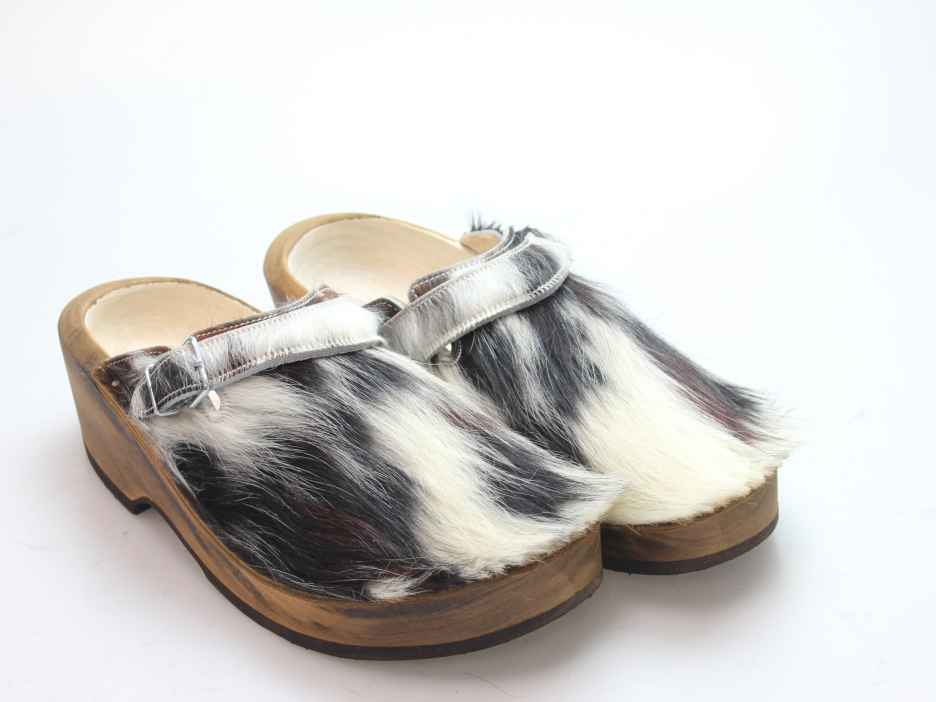 Holzschuh in Rindfell mit Lederfutter