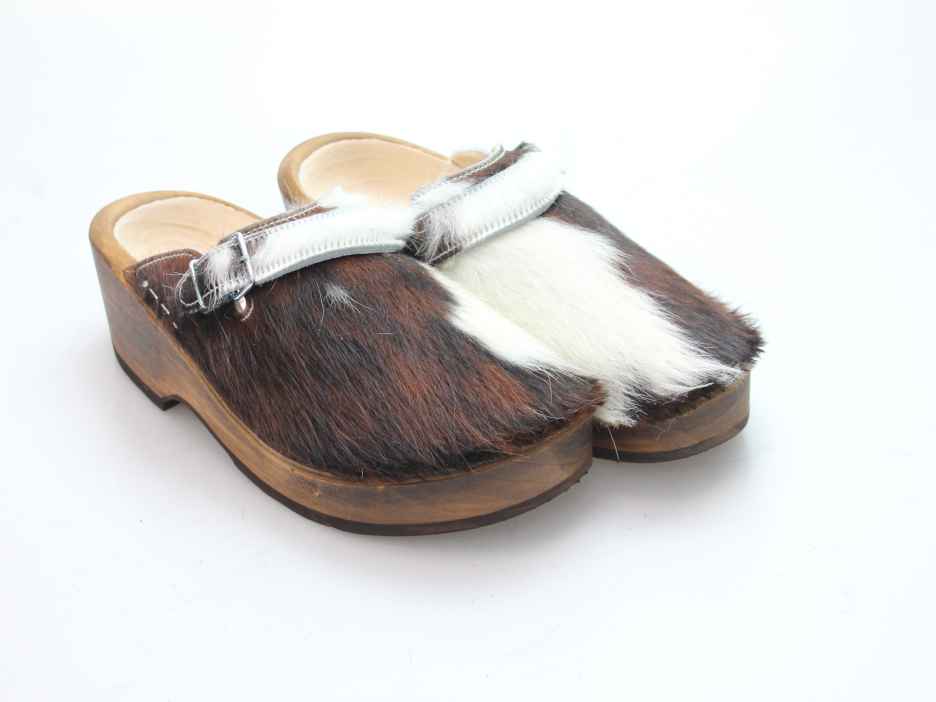 Holzschuh in Rindfell mit Lederfutter