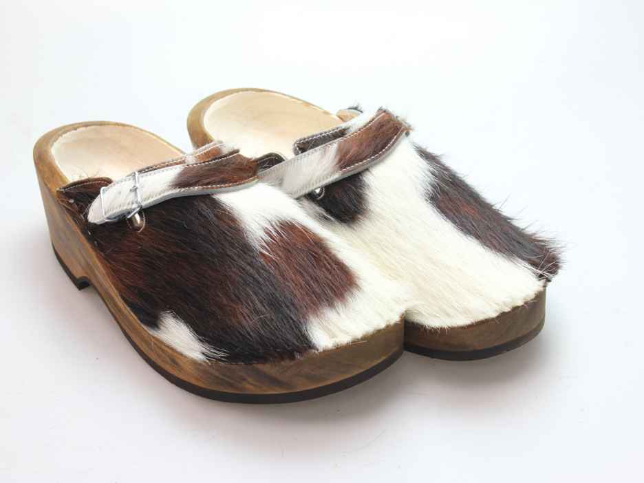 Holzschuh in Rindfell mit Lederfutter