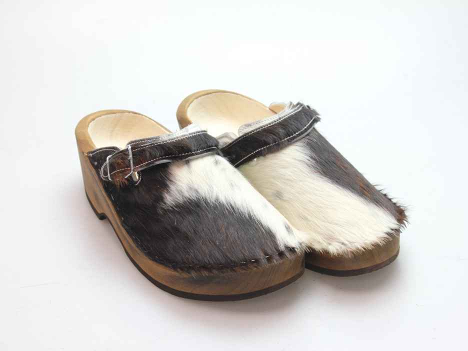 Holzschuh in Rindfell mit Lederfutter