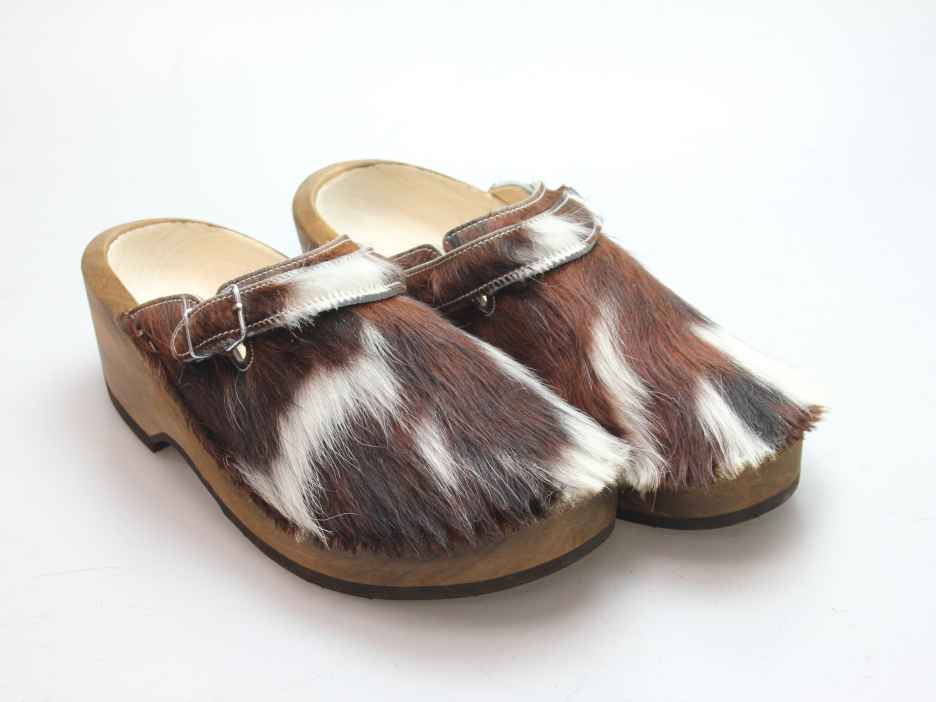 Holzschuh in Rindfell mit Lederfutter
