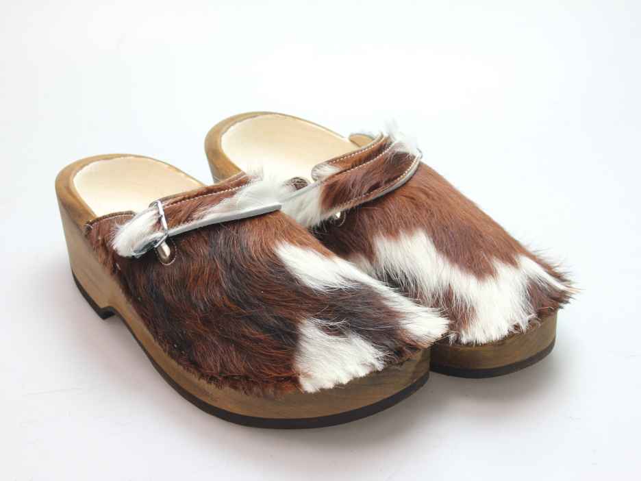 Holzschuh in Rindfell mit Lederfutter