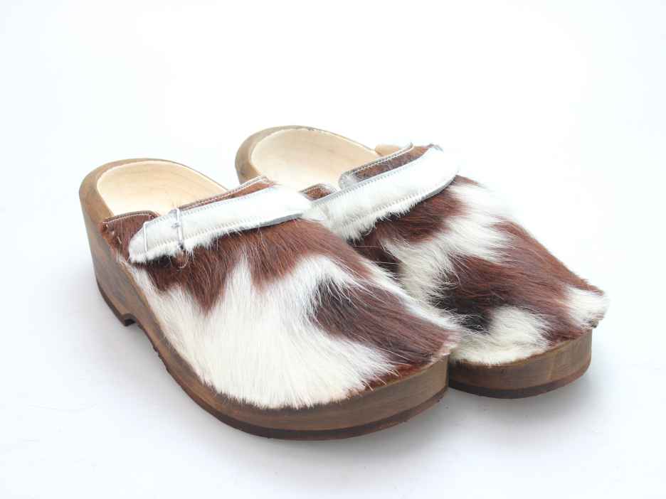 Holzschuh in Rindfell mit Lederfutter