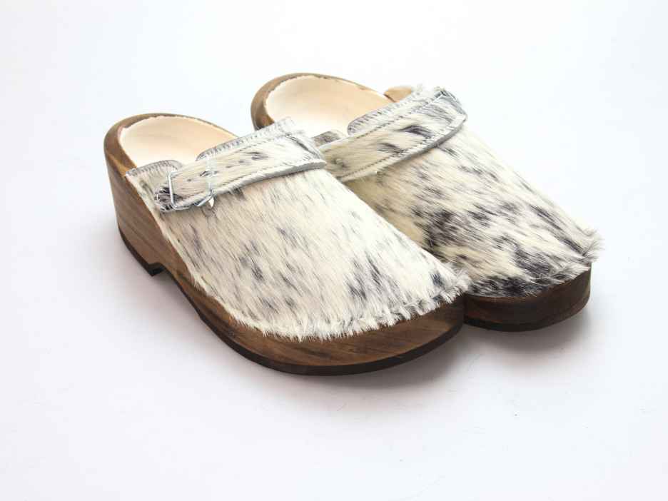 Holzschuh in Rindfell mit Lederfutter