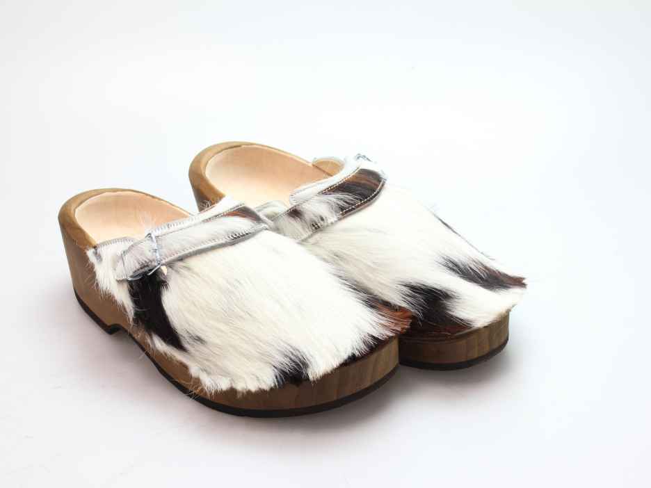 Holzschuh in Rindfell mit Lederfutter