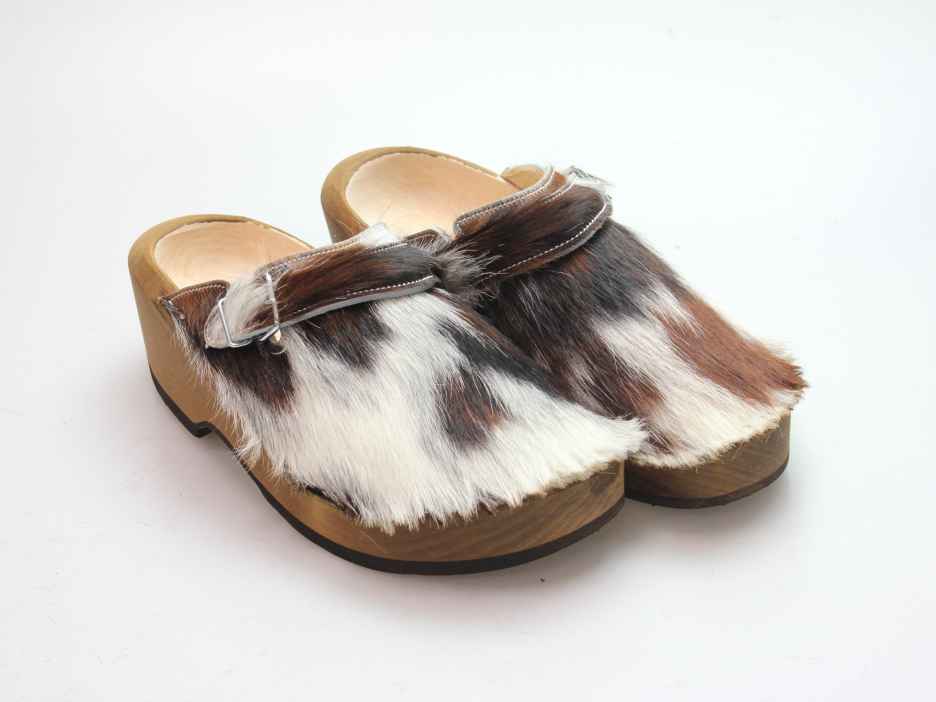 Holzschuh in Rindfell mit Lederfutter