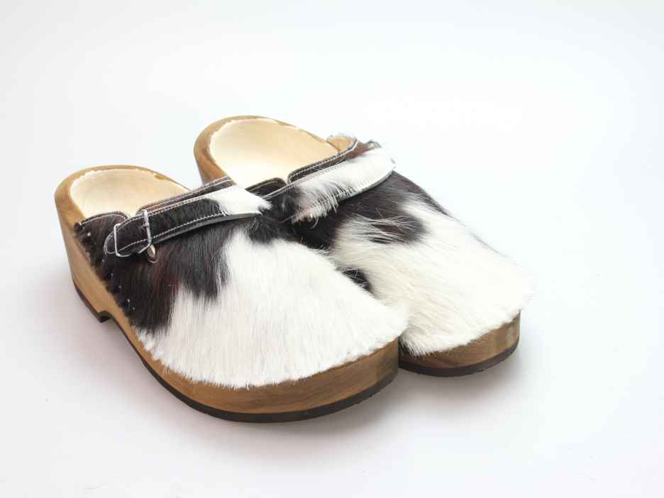 Holzschuh in Rindfell mit Lederfutter