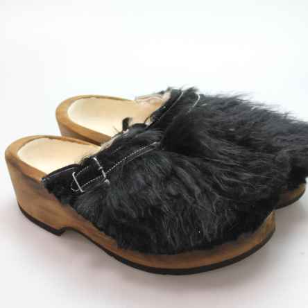 https://holzschuhe.at/en/shop/category/wooden-shoes-with-fur