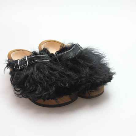 https://holzschuhe.at/en/shop/category/wooden-shoes-with-fur
