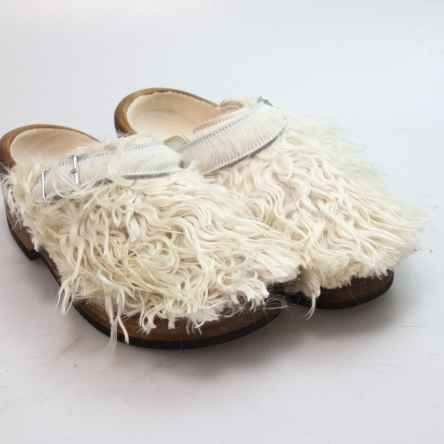 https://holzschuhe.at/en/shop/category/wooden-shoes-with-fur