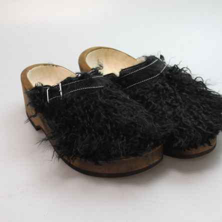https://holzschuhe.at/en/shop/category/wooden-shoes-with-fur