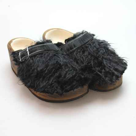 https://holzschuhe.at/en/shop/category/wooden-shoes-with-fur