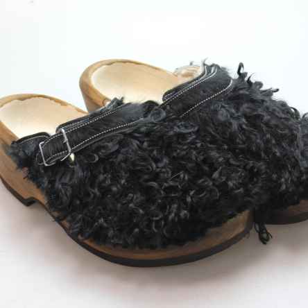 https://holzschuhe.at/en/shop/category/wooden-shoes-with-fur