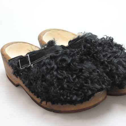 https://holzschuhe.at/en/shop/category/wooden-shoes-with-fur