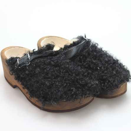https://holzschuhe.at/en/shop/category/wooden-shoes-with-fur