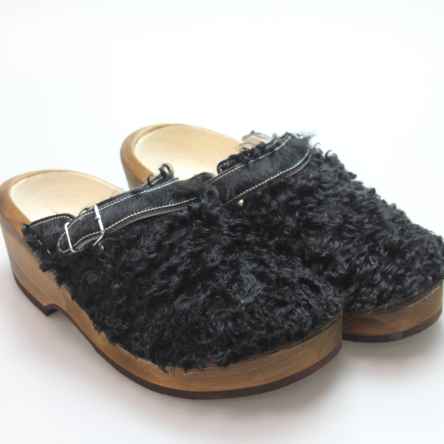 https://holzschuhe.at/en/shop/category/wooden-shoes-with-fur