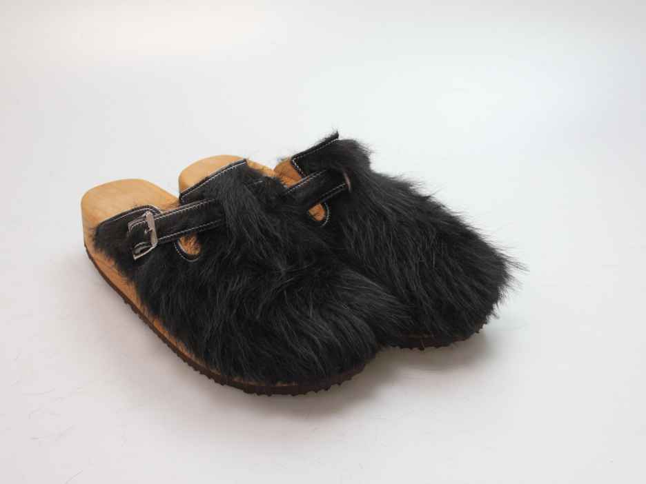 Clogs mit Keilsohle in Fell