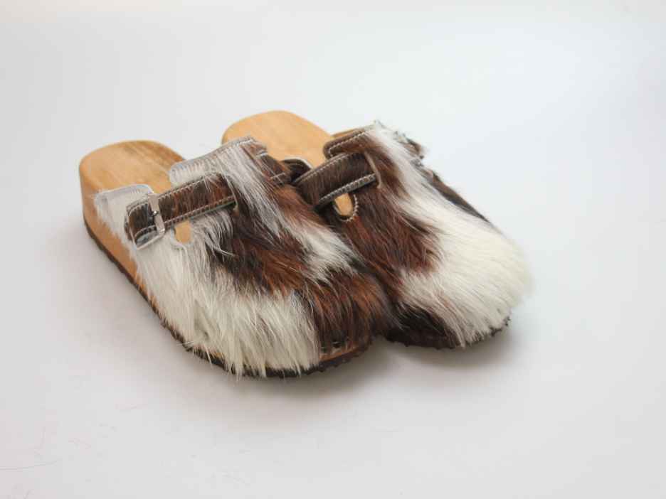 Clogs mit Keilsohle in Fell
