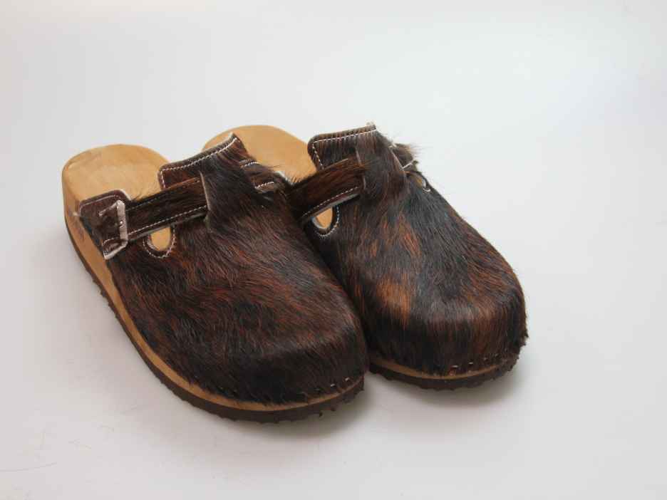Clogs mit Keilsohle in Fell