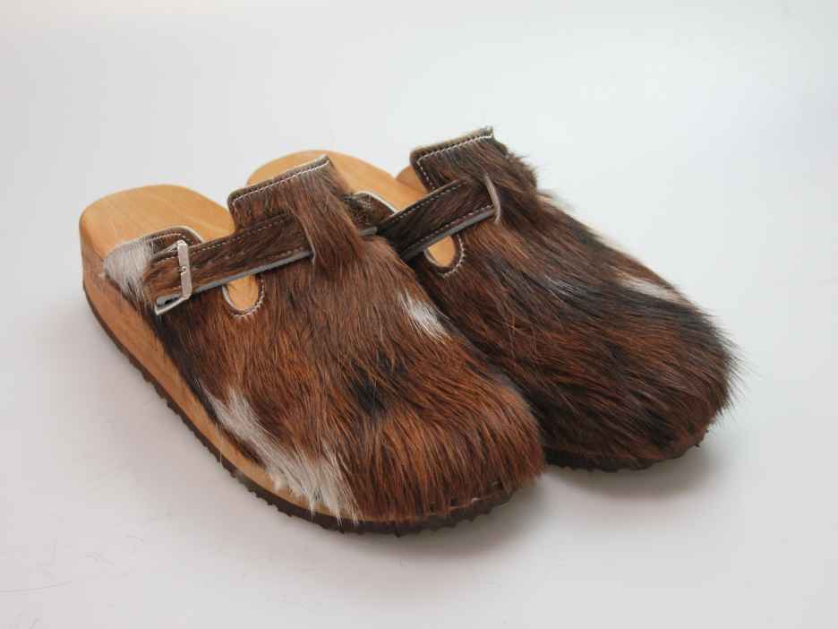 Clogs mit Keilsohle in Fell