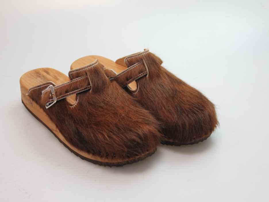Clogs mit Keilsohle in Fell