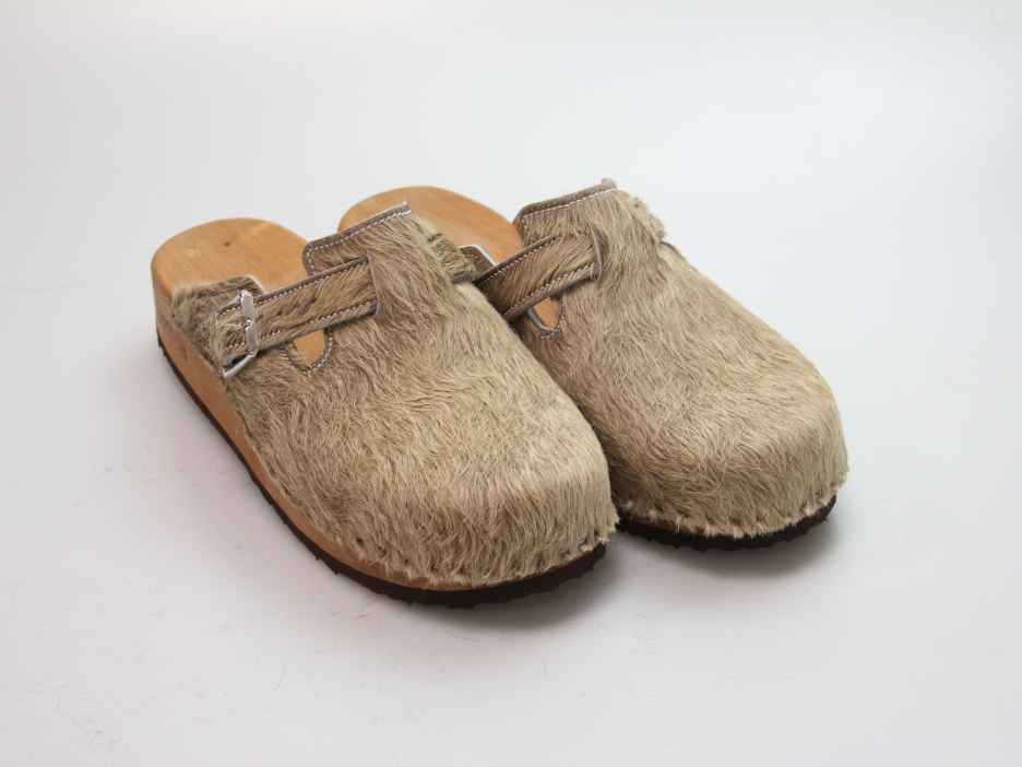 Clogs mit Keilsohle in Fell
