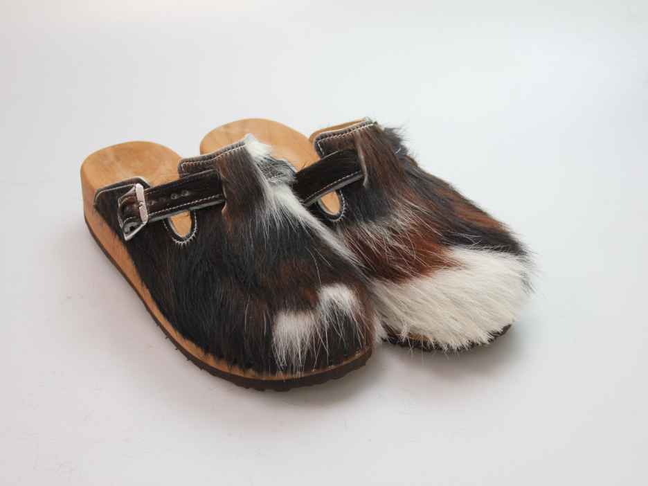Clogs mit Keilsohle in Fell