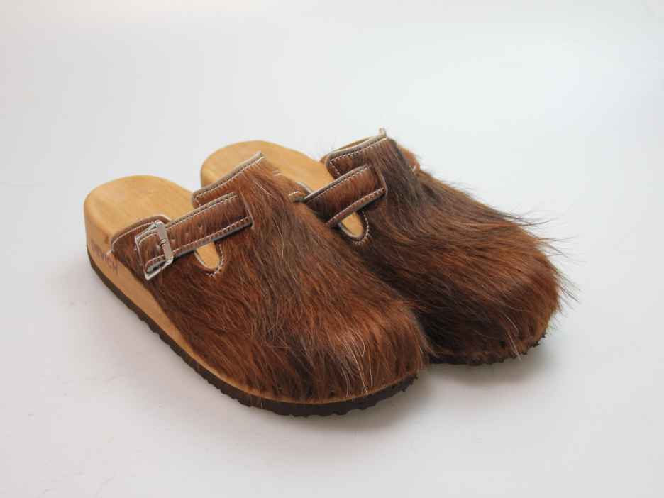 Clogs mit Keilsohle in Fell