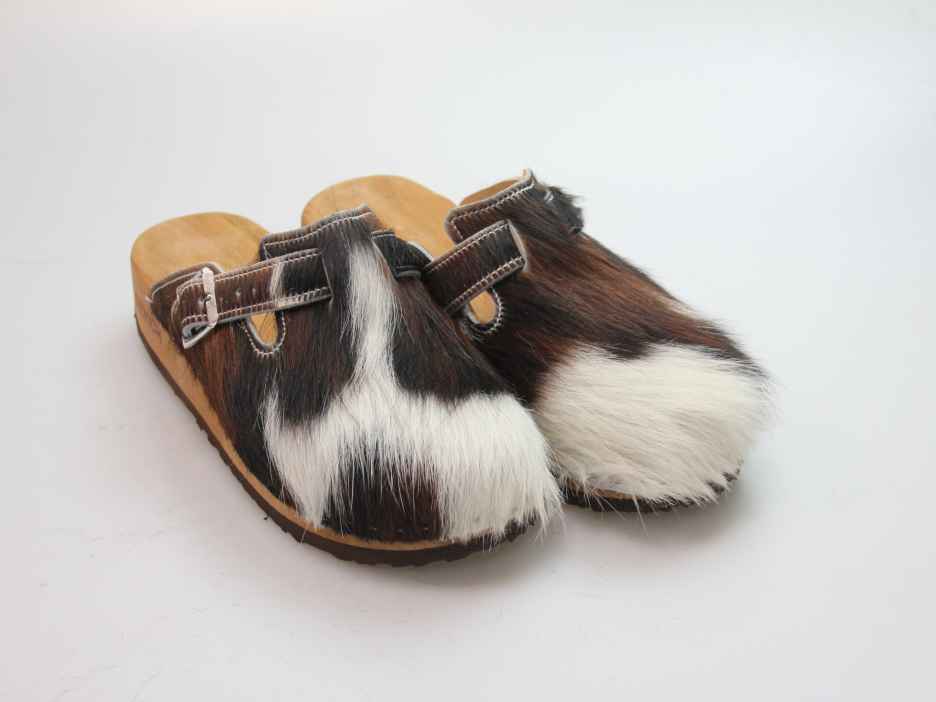 Clogs mit Keilsohle in Fell