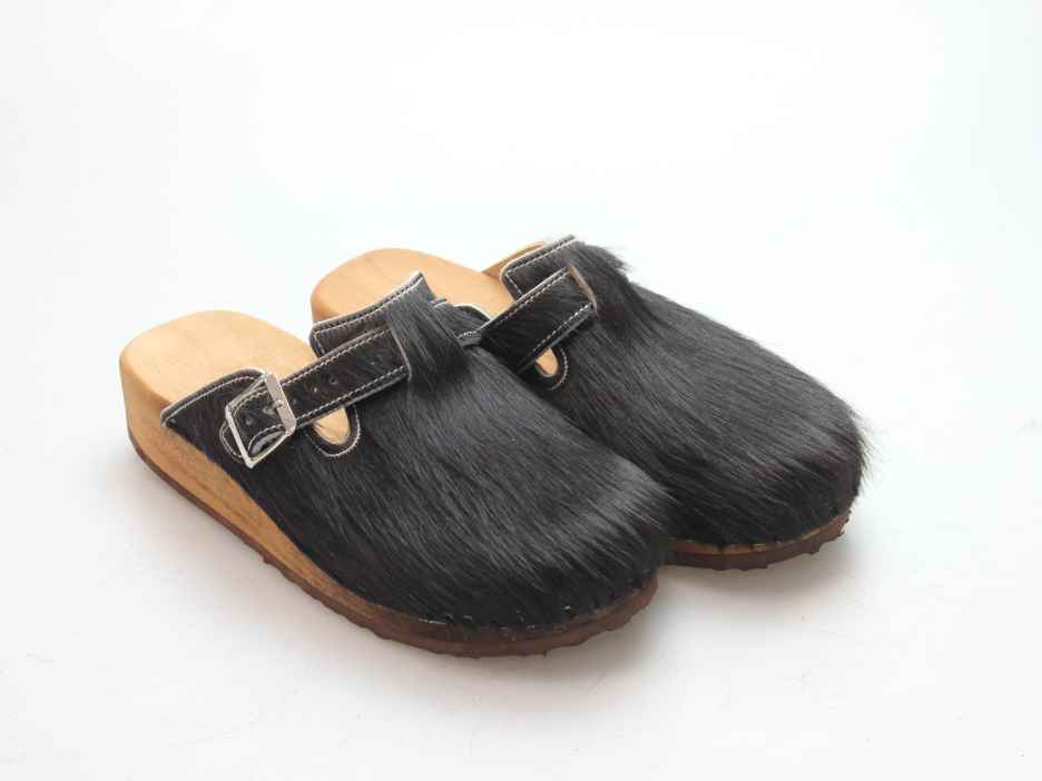 Clogs mit Keilsohle in Fell