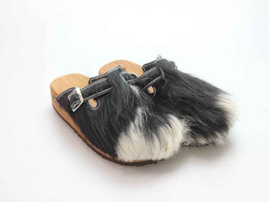 Clogs mit Keilsohle in Fell